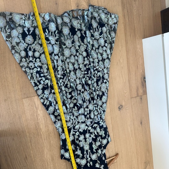 Elegant Tahari Dress - Picture 6 of 7